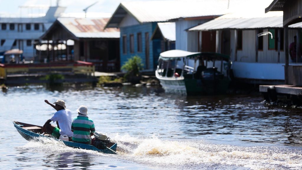 Comunidade de ribeirinhos em Manaus. Foto: Marcelo Camargo / Agência Brasil